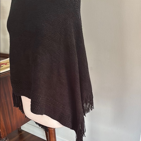 Elegant Black Women's Sweater Poncho - Picture 2 of 5